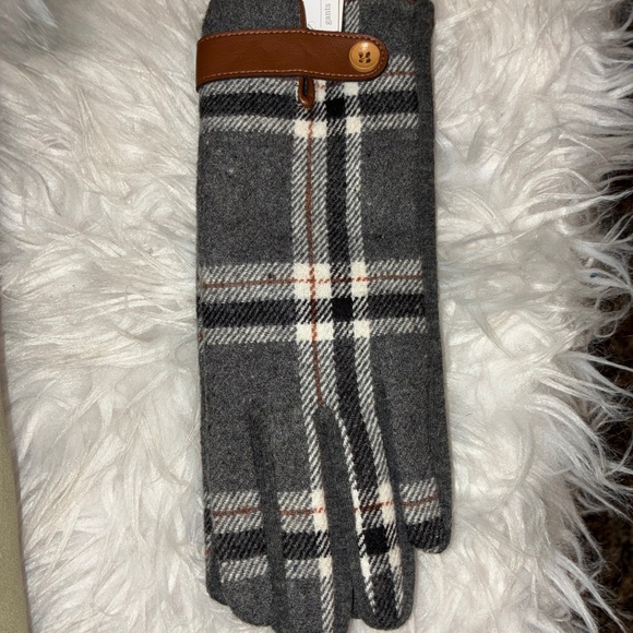 Gray and Off white Touch Screen Gloves with Brown Accent. NWT - Picture 8 of 8